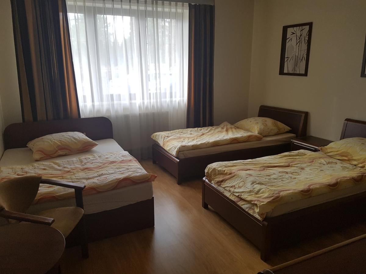 VillaRenoma Nadarzyn Exterior foto